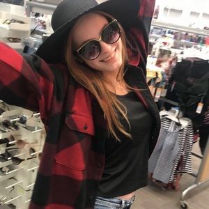 Meet your Posher, Alyssa